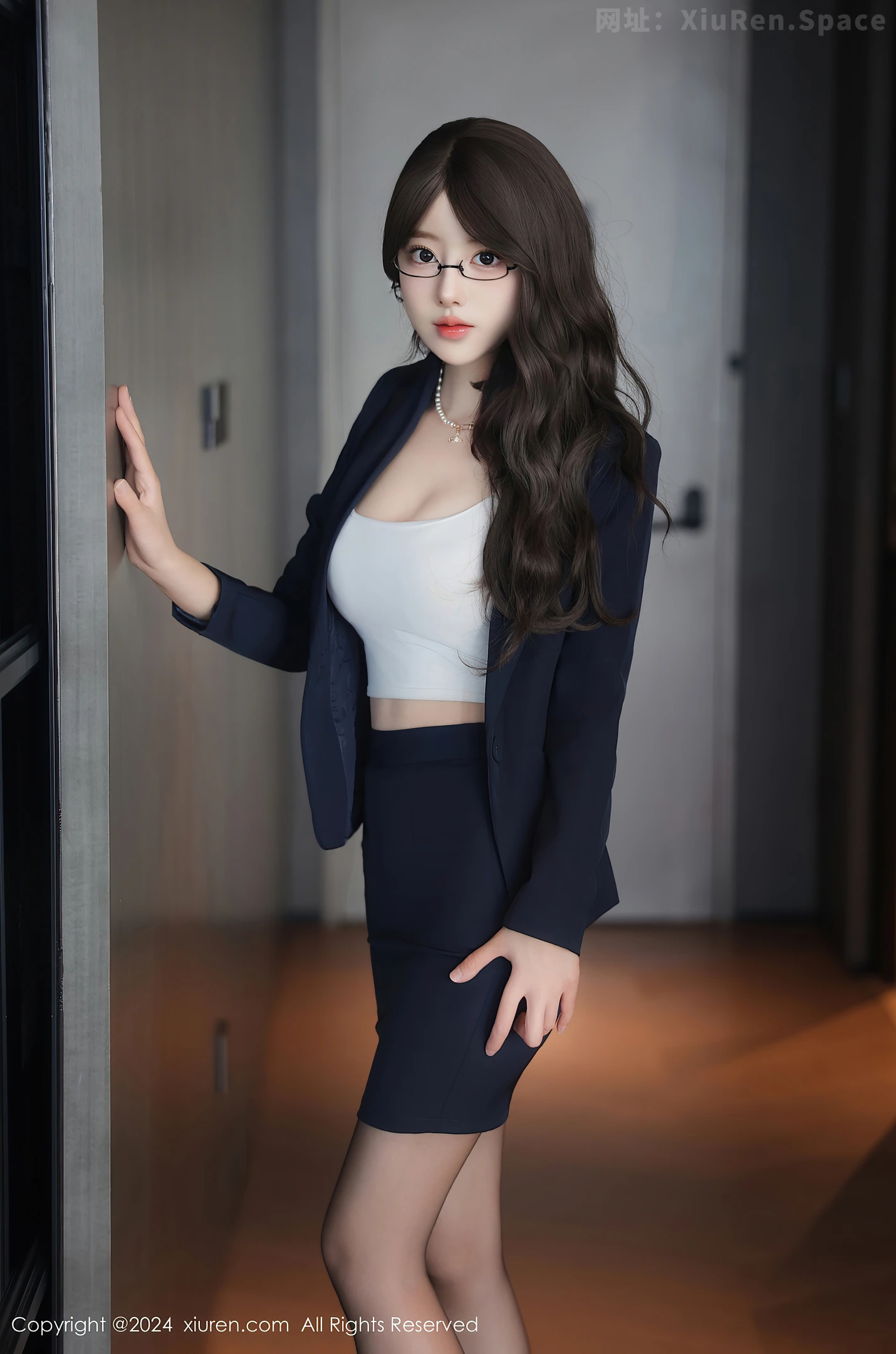 图片[2]-[XiuRen秀人网] VOL.9486 模特桃妖夭性感OL服饰露白色内衣配超薄黑丝秀曼妙身姿诱惑写真72P-秀人网官方网站